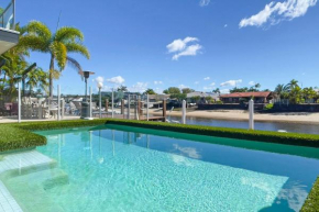 Coorumbong 36 - Six Bedroom Canal Home With Pool